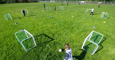 Ohne Leistungsdruck zum Erfolg: Eltern sollten darauf achten, dass Freizeitaktivit&auml;ten Freude bereiten und nicht zu Stress f&uuml;hren.