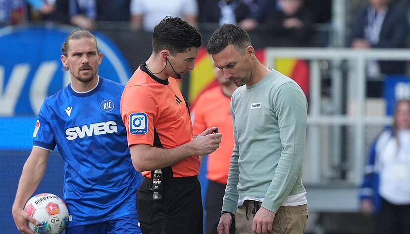 Auf die Emotionen kommt es an: Trainer Christian Eichner im Gespräch mit Schiedsrichter Florian Badstübner Auf die Emotionen kommt es an: Trainer Christian Eichner im Gespräch mit Schiedsrichter Florian Badstübner