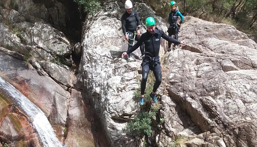 Nichts f&uuml;r &auml;ngstliche Naturen: Die Spr&uuml;nge in die Gumpen kosten &Uuml;berwindung.