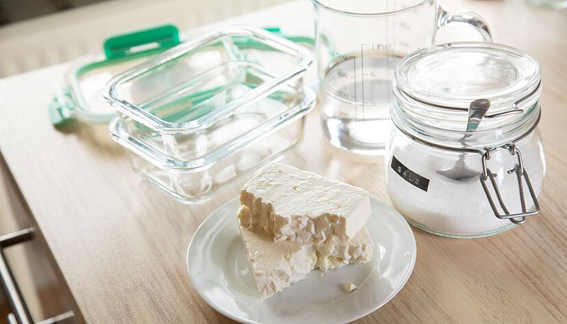 Wie kann man Feta länger haltbar machen? Wie kann man Feta länger haltbar machen?