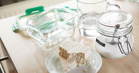 Wie kann man Feta l&auml;nger haltbar machen?