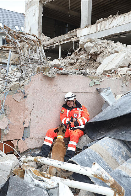 Rettungshundetraining im Kaufhaus Barthel