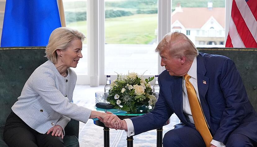 Die USA und die EU haben sich auf eine Grundsatzvereinbarung im Zollstreit geeinigt. Die USA und die EU haben sich auf eine Grundsatzvereinbarung im Zollstreit geeinigt.