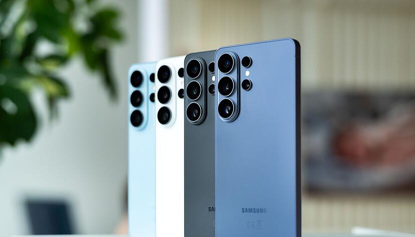 Vier Farben f&uuml;r ein Hallelujah: Die Samsung 26-Ultra kommen in den Farbt&ouml;nen Sky Blue, White, Black und Cobalt Violet von links nach rechts.