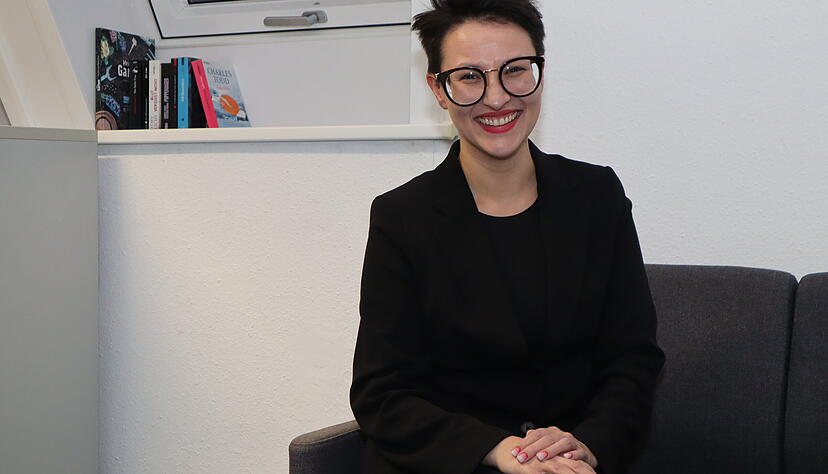 Eine feministische Perspektive auf die Politik liegt ihr besonders am Herzen: Ellena Schumacher Koelsch kandidiert für Die Linke. Foto: Götz Greiner Eine feministische Perspektive auf die Politik liegt ihr besonders am Herzen: Ellena Schumacher Koelsch kandidiert für Die Linke. Foto: Götz Greiner