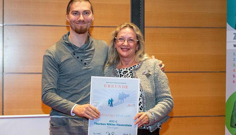 Durchkreuzer: Thorben Niklas Hauerstein mit Monika Chef. Durchkreuzer: Thorben Niklas Hauerstein mit Monika Chef.