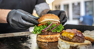 Im neuen Gewerbegebiet Eppingen-West entsteht bald eine Filiale von McDonalds. Ein Foodtruck bietet am Tag des Lokaljournalismus einen kulinarischen Vorgeschmack.