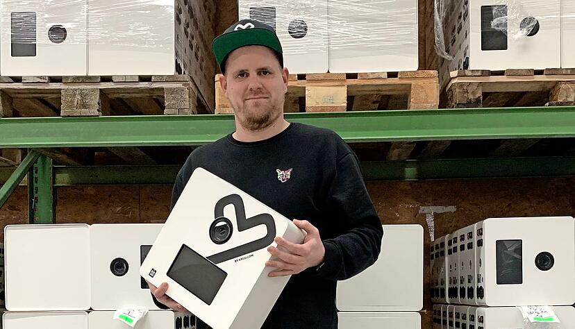 Philipp Schreiber mit einer derzeit nicht gefragten Fotobox. Er ist &uuml;berzeugt, dass es gro&szlig;en Nachholbedarf gibt.
Foto: privat