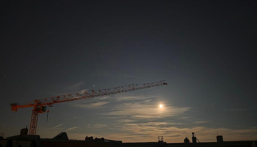 Eine helle Vollmondnacht im Fr&uuml;hling: Der Nachtmodus des Motorola Signature kann sich fast mit dem des Google Pixel messen.