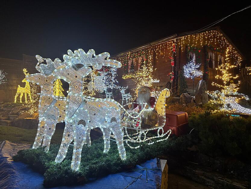 In der Weihnachtszeit verwandeln Werner und Ulrike Bauer aus Stein am Kocher seit 35 Jahren ihr Haus und Garten in ein leuchtendes Wunderland.