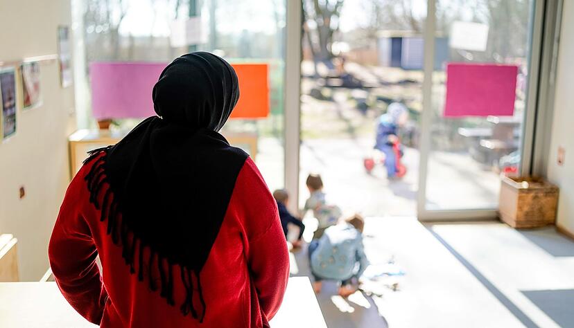 Die Religionsfreiheit genie&szlig;t besonderen Schutz. M&ouml;chten Arbeitgeber religi&ouml;se Neutralit&auml;t verfolgen, muss das konsequent, allgemein und unterschiedslos angewendet werden.