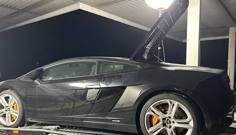 Die Autos kamen häufig aus der Schweiz und sollten nach Osteuropa gebracht werden. Die Autos kamen häufig aus der Schweiz und sollten nach Osteuropa gebracht werden.