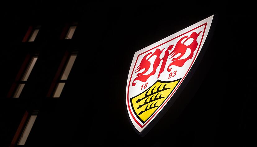 Das Logo des VfB Stuttgart ist an der Gesch&auml;ftsstelle des Bundesligisten zu sehen.