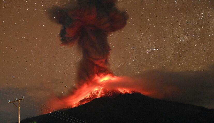 Der Lewotobi Laki-Laki ist seit Monaten immer wieder aktiv. (Archivbild)