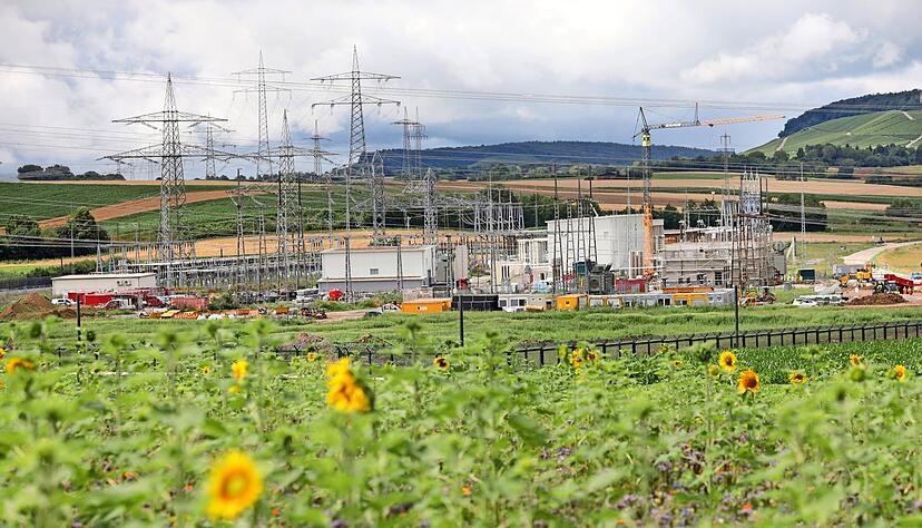 Idyllisch liegt das Umspannwerk Gro&szlig;gartach im Tal. Zurzeit laufen hier umfangreiche Bauarbeiten.
Foto: Ralf Seidel