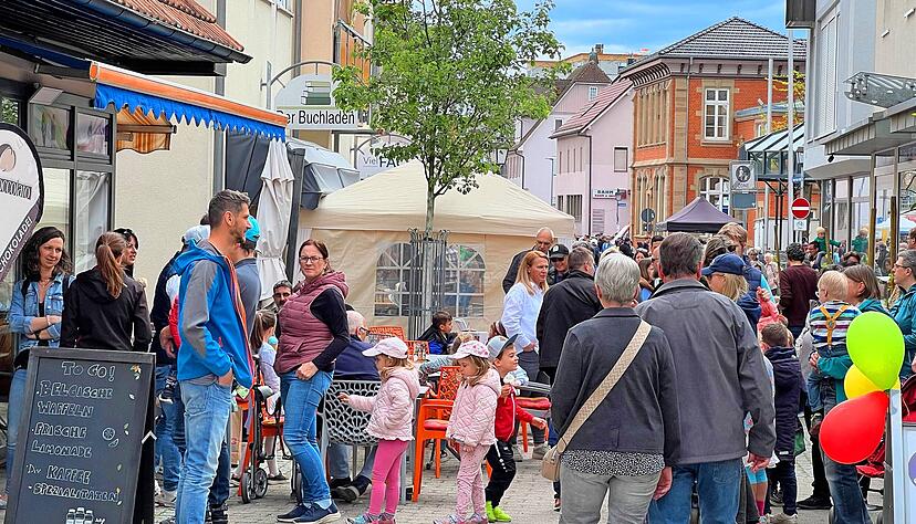 Der mehrmals im Jahr stattfindende verkaufsoffene Sonntag in Schwaigern zieht regelm&auml;&szlig;ig zahlreiche Menschen in die Innenstadt. Kurzzeitig stand eine weitere Auflage der Veranstaltung auf der Kippe.