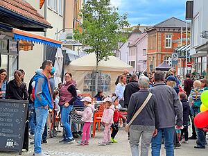 Der mehrmals im Jahr stattfindende verkaufsoffene Sonntag in Schwaigern zieht regelm&auml;&szlig;ig zahlreiche Menschen in die Innenstadt. Kurzzeitig stand eine weitere Auflage der Veranstaltung auf der Kippe.