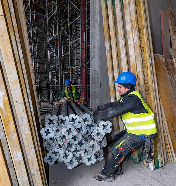 SLK-Rohbau: Rundgang mit Landrat und OB