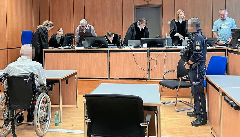 Am Montag sagen die Polizeibeamten vor Gericht aus, die dem 67-Jährigen Angeklagten ins Bein geschossen haben, um die Geiselnahme bei Untermünkheim zu beenden. Am Montag sagen die Polizeibeamten vor Gericht aus, die dem 67-Jährigen Angeklagten ins Bein geschossen haben, um die Geiselnahme bei Untermünkheim zu beenden.