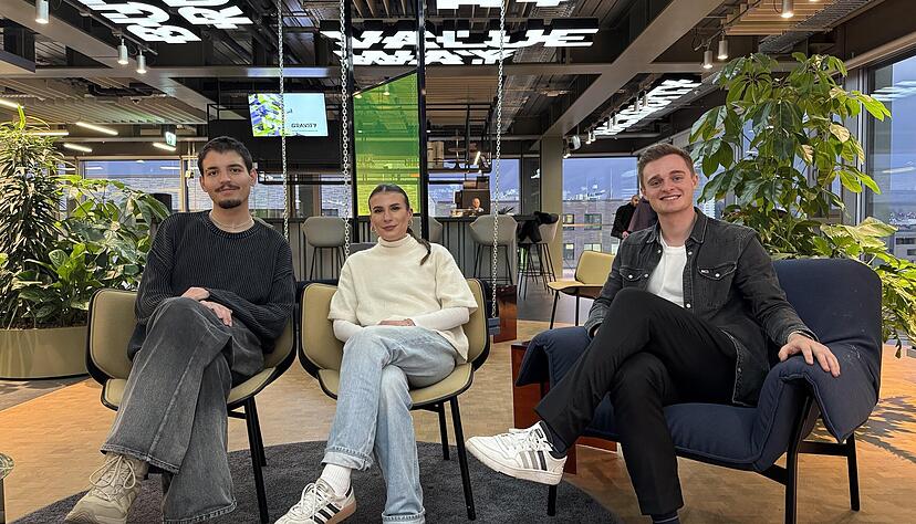 Die Macher von Heilbronnlebt.de auf Instagram und Tiktok im neuen Gravity-Gebäude: Flamur Krasniqi, Leonore Heinrich, Lorenz Kopp (von links)