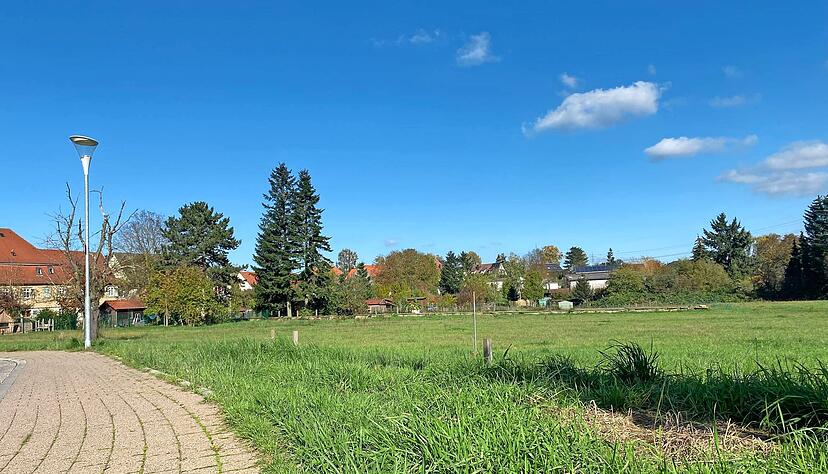 Während die Häuslebauer im vorderen Bereich des Baugebiets zugange sind, ist jetzt auch endgültig klar, wie es im hinteren Teil weitergeht. Während die Häuslebauer im vorderen Bereich des Baugebiets zugange sind, ist jetzt auch endgültig klar, wie es im hinteren Teil weitergeht.