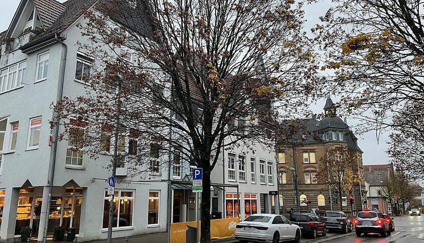 Während die Kinos nördlich der Bahnlinie an neuem Ort entstehen könnten, soll das Arkadengebäude an der Bahnhofskreuzung bleiben. Während die Kinos nördlich der Bahnlinie an neuem Ort entstehen könnten, soll das Arkadengebäude an der Bahnhofskreuzung bleiben.