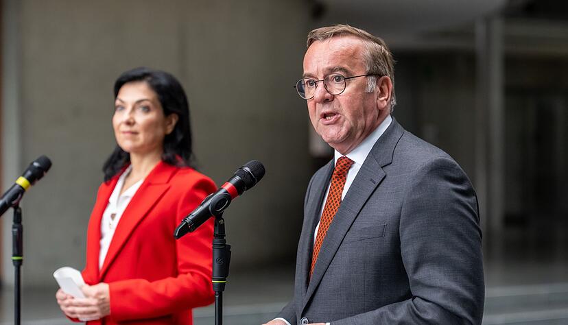 Bundeswirtschaftsministerin Katherina Reiche (CDU) und Verteidigungsminister Boris Pistorius (SPD) stellten die Pläne vor. Bundeswirtschaftsministerin Katherina Reiche (CDU) und Verteidigungsminister Boris Pistorius (SPD) stellten die Pläne vor.