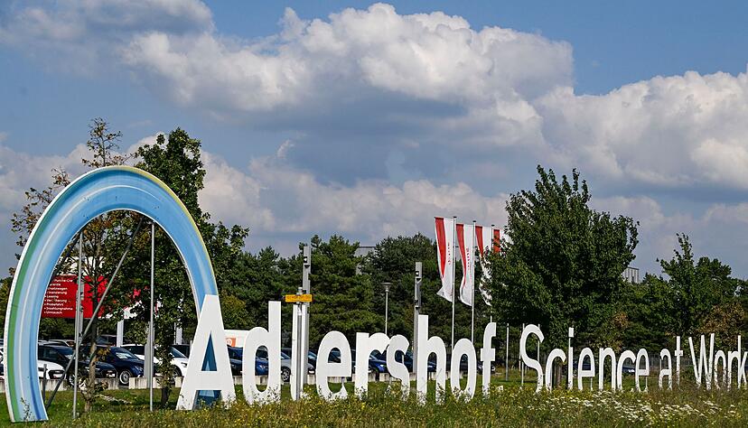 Ziel eines Brandanschlags soll laut einem Bekennertext der Technologiepark Adlershof im Südosten Berlins sein. Ziel eines Brandanschlags soll laut einem Bekennertext der Technologiepark Adlershof im Südosten Berlins sein.