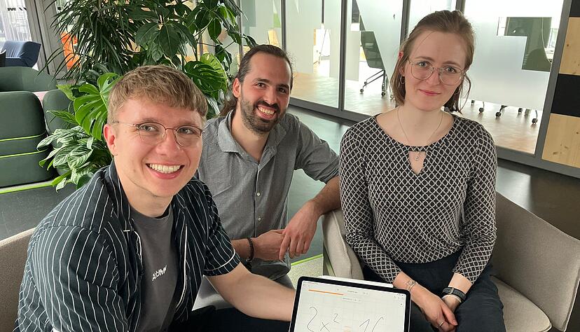 Stehen hinter der App f&uuml;r Mathe (von links): Tobias Lengfeld, Jakob Seitz und Lea Masopust.