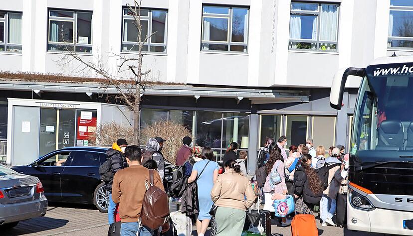 Schutzsuchende aus der Ukraine kommen in Künzelsau am ehemaligen Hohenloher Krankenhaus an. Ukrainer machen derzeit vielerorts den größten Anteil Geflüchteter aus.
Foto: Archiv/privat