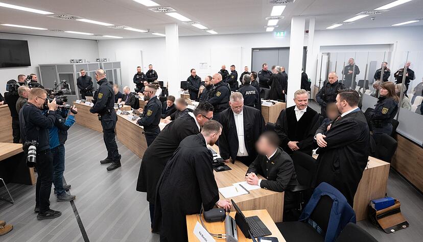 Das Oberlandesgericht Dresden hat zunächst 67 weitere Verhandlungstermine angesetzt. Das Oberlandesgericht Dresden hat zunächst 67 weitere Verhandlungstermine angesetzt.