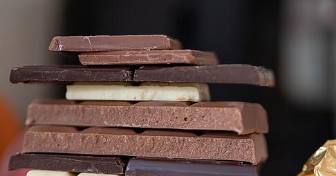 Der Mann hat Schokolade im Wert von &uuml;ber 100 Euro eingepackt, aber nicht bezahlt. (Symbolbild)