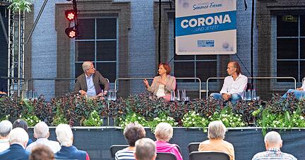 Wie geht es weiter in den Krankenhäusern und Praxen? Das diskutierte Uwe Ralf Heer (Zweiter von links) beim Corona-Forum mit Thomas Weber, Maria Martin, Martin Uellner und Arne Gailing (v. links). 
Foto: Mario Berger