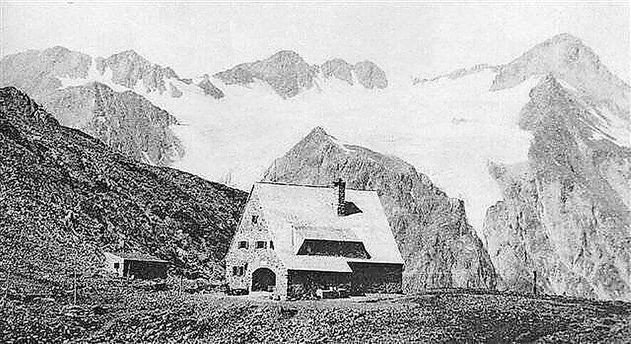 Die Alte Heilbronner Hütte in den Ötztaler Alpen auf einer der seltenen historischen Aufnahmen. Die Hütte brannte 1932 ab.