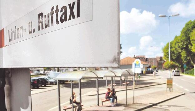 Am Eppinger Bahnhof fährt das Ruftaxi freitags und samstags bis spät in die Nacht Richtung Stadtteile. Wenige Jugendliche wissen das, kaum einer nutzt es. Am Eppinger Bahnhof fährt das Ruftaxi freitags und samstags bis spät in die Nacht Richtung Stadtteile. Wenige Jugendliche wissen das, kaum einer nutzt es.