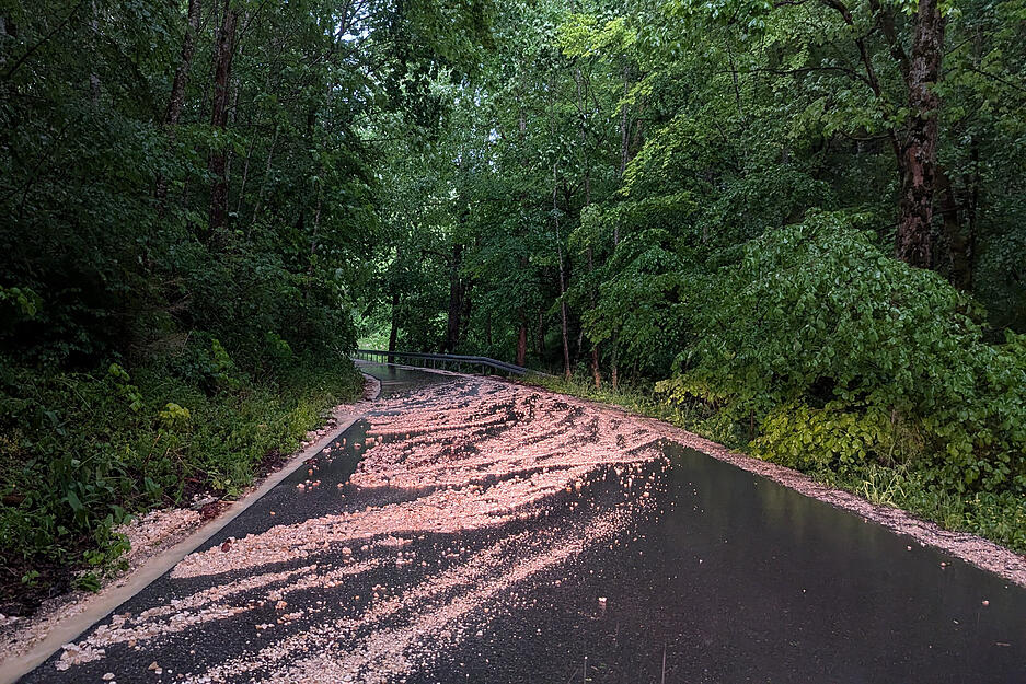 Straßen wurden teilweise überspült. Straßen wurden teilweise überspült.