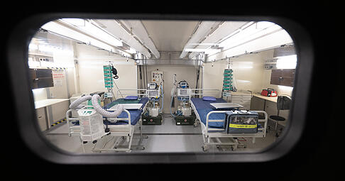 Das Bundeswehrkrankenhaus in Ulm ist eines von fünf in der Republik: Blick in eine mobile Intensivstation.