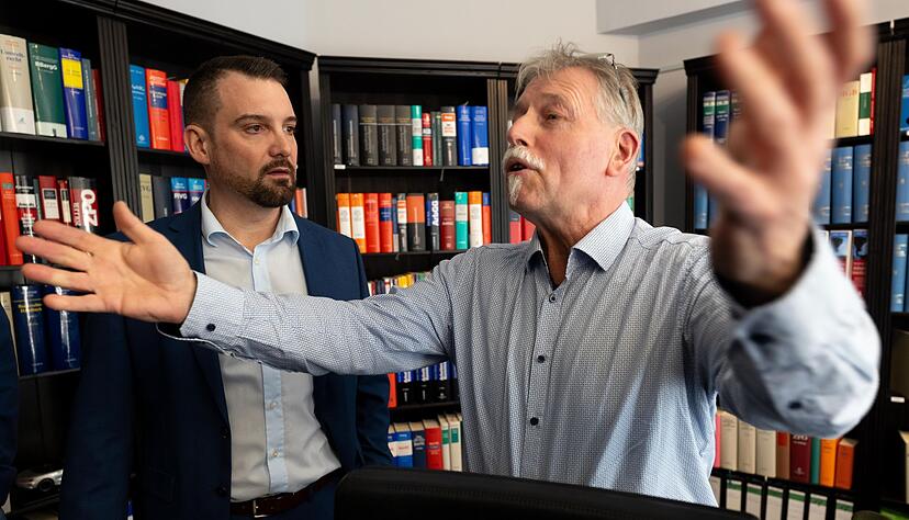 Einer der ersten Kl&auml;ger ist Joachim Alfred Wagner (r), der sich von Rechtsanwalt Daniel Kuhlmann vertreten l&auml;sst.