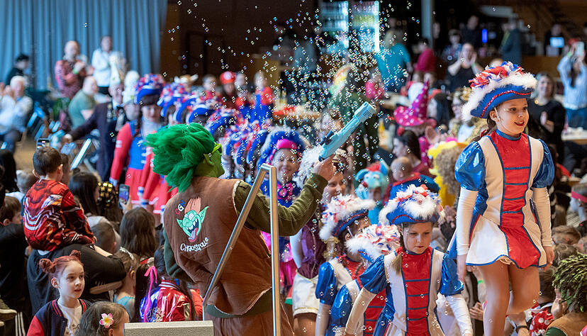 Rund 500 kleine und gr&ouml;&szlig;ere Narren nahmen am Fastnachtsdienstag den ehrw&uuml;rdigen Theodor-Heuss-Saal der Harmonie in Beschlag.
