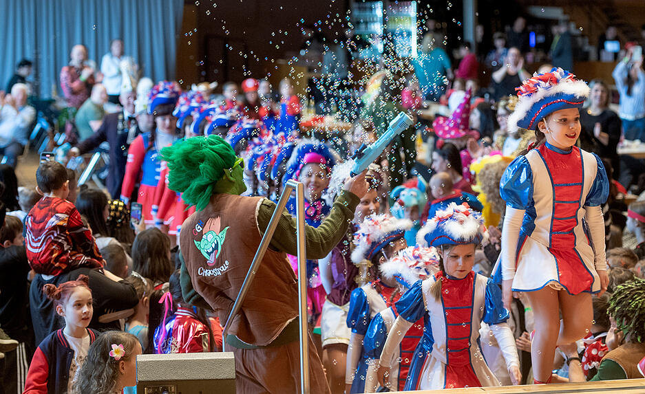 Rund 500 kleine und gr&ouml;&szlig;ere Narren nahmen am Fastnachtsdienstag den ehrw&uuml;rdigen Theodor-Heuss-Saal der Harmonie in Beschlag.