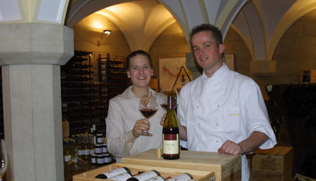 Nach Jahren ist der Landkreis Heilbronn wieder mit einem Sterne-Restaurant im Michelin-Führer der besten Lokale vertreten. Der 35 Jahre alte Ralf Pitsch (re.) von der Klosterstube aus Eppingen-Mühlbach hat einen der begehrten Michelin-Sterne erhalten. Nach Jahren ist der Landkreis Heilbronn wieder mit einem Sterne-Restaurant im Michelin-Führer der besten Lokale vertreten. Der 35 Jahre alte Ralf Pitsch (re.) von der Klosterstube aus Eppingen-Mühlbach hat einen der begehrten Michelin-Sterne erhalten.