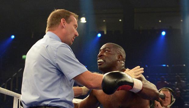 Michael Sprott (r) attackierte den Ringrichter. Foto: David Ebener Michael Sprott (r) attackierte den Ringrichter. Foto: David Ebener