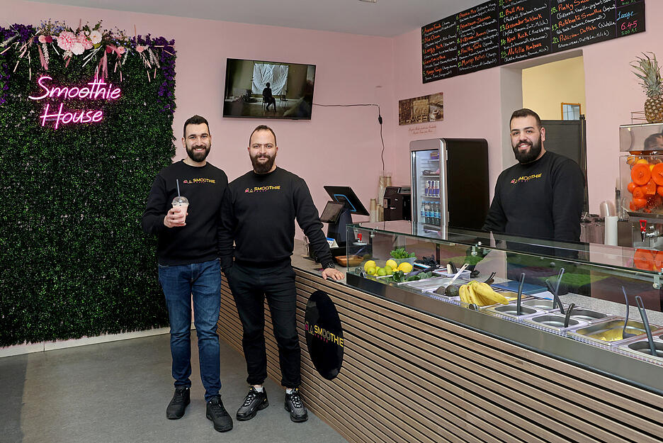 März: Im Bild stehen die Betreiber des Smoothie-House am Heilbronner Kieselmarkt, in den ehemaligen Räumlichkeiten des Wollegeschäftes Wollke.