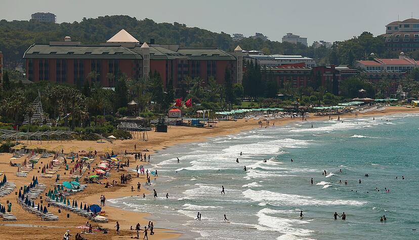 Laut Kritikern k&ouml;nnte durch die neue Regelung eine zehnt&auml;gige Arbeitswoche zur Normalit&auml;t werden. (Archivbild)