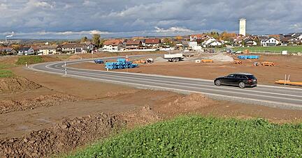 Die Erschließungsarbeiten im Baugebiet "Obere Fundel" sind seit Wochen in vollem Gang. Im November starten weitere Rettungsgrabungen.
Foto: Ralf Seidel Die Erschließungsarbeiten im Baugebiet "Obere Fundel" sind seit Wochen in vollem Gang. Im November starten weitere Rettungsgrabungen.
Foto: Ralf Seidel