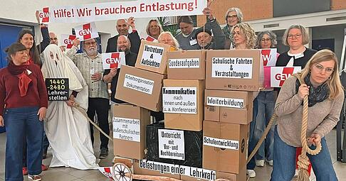 Die Gewerkschaft Erziehung und Wissenschaft stellt ihre 13 Forderungen an die Politik vor.