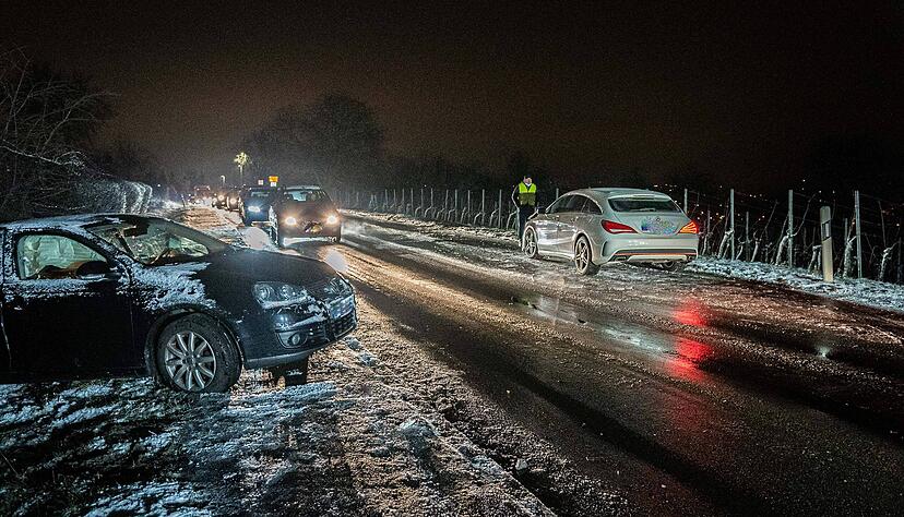 Bei dem Wetterchaos am Montagabend kam es auch auf der Landesstraße zwischen Nordheim und Klingenberg zu einem Glätteunfall.
Foto: 7aktuell.de Bei dem Wetterchaos am Montagabend kam es auch auf der Landesstraße zwischen Nordheim und Klingenberg zu einem Glätteunfall.
Foto: 7aktuell.de