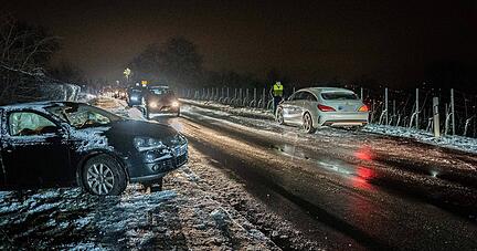 Bei dem Wetterchaos am Montagabend kam es auch auf der Landesstraße zwischen Nordheim und Klingenberg zu einem Glätteunfall.
Foto: 7aktuell.de Bei dem Wetterchaos am Montagabend kam es auch auf der Landesstraße zwischen Nordheim und Klingenberg zu einem Glätteunfall.
Foto: 7aktuell.de