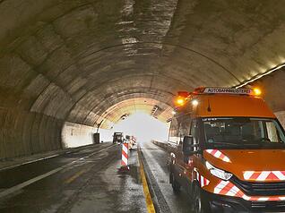 Der besch&auml;digte Beton wurde entfernt und eine neue Spritzbetondecke eingebaut.