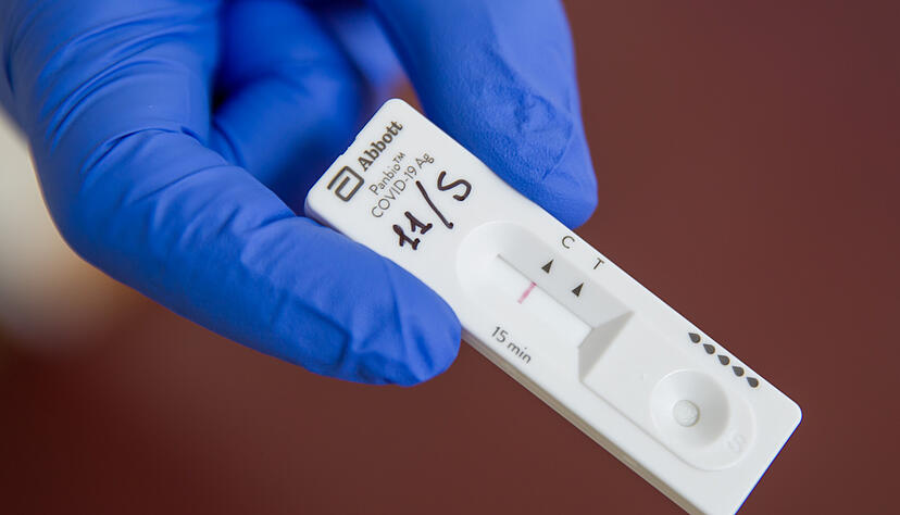 Dieser Corona-Schnelltest zeigt das Testergebnis "negativ" (ein Balken) an. Foto: dpa Dieser Corona-Schnelltest zeigt das Testergebnis "negativ" (ein Balken) an. Foto: dpa